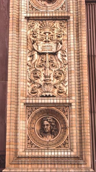 Detail van de gevel van de Hamburger Kunsthalle (foto) door H. v. d. Schirrmacher G. T. and Erbe A. Hude