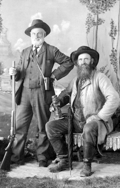 Richard Maynard en kapitein Newton H. Chittenden, ca. 1875 (zwart-wit foto) door Hannah Maynard