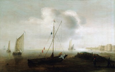 Een vissersboot, met de Nederlandse vlag, zeil naar beneden, nabij de kust, een figuur op de boot, gekleed in een gele regenjas, manipuleert het zeil door Hans Goderis