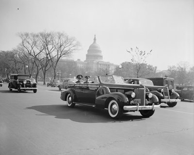 De Cubaanse dictator Fulgencio Batista met de Amerikaanse legerstafchef Malin Craig in Washington DC door Harris & Ewing