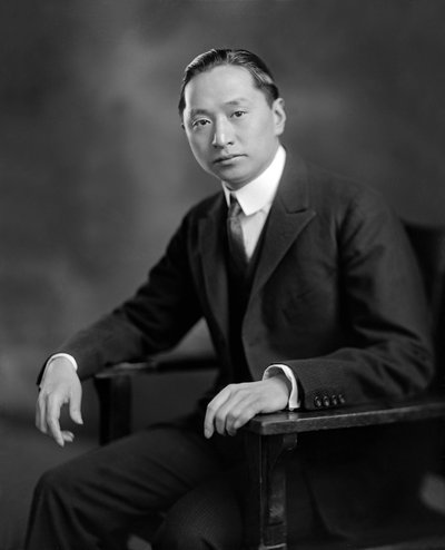 Vi Kyuin Wellington Koo (1887-1985) Chinese diplomaat door Harris & Ewing