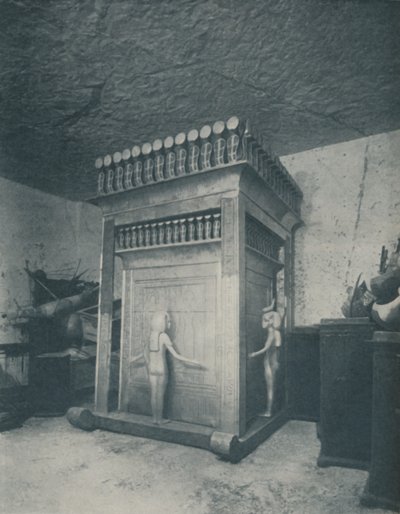 Rijkelijk gesneden Canopische schrijn glinsterend van goud, c1935 door Harry Burton