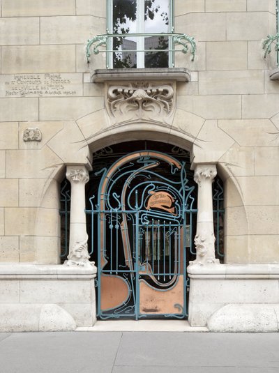 Ingangsdeur van het Castel Beranger, gebouwd tussen 1895 en 1898 in het 16e arrondissement in Parijs door Hector Guimard