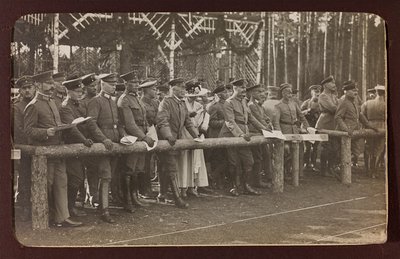 Eerste Wereldoorlog: Oekraïne in de jaren 1914-1916 tijdens de invasie van het Duitse leger. Groep soldaten door Heldenfriedhof Dsessentniki (attr. to)