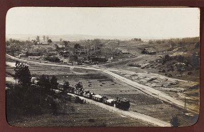 Eerste Wereldoorlog: Oekraïne in de jaren 1914-1916 tijdens de invasie van het Duitse leger. Goederentrein door Heldenfriedhof Dsessentniki (attr. to)