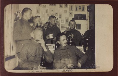 Eerste Wereldoorlog: Oekraïne in de jaren 1914-1916 tijdens de invasie van het Duitse leger. Groep soldaten tijdens een rustmoment door Heldenfriedhof Dsessentniki (attr. to)