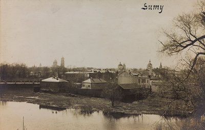 Eerste Wereldoorlog: Oekraïne in de jaren 1914-1916 tijdens de invasie van het Duitse leger. Uitzicht op Sumy door Heldenfriedhof Dsessentniki (attr. to)