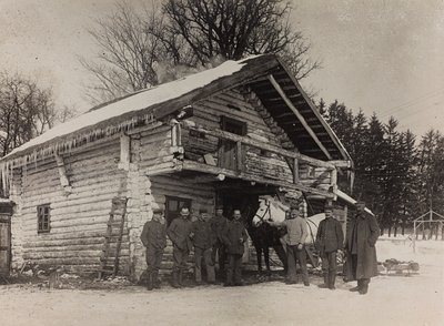 Eerste Wereldoorlog: Oekraïne in de jaren 1914-1916 tijdens de invasie van het Duitse leger. Militair front van een huis door Heldenfriedhof Dsessentniki (attr. to)
