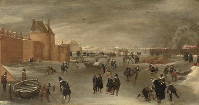 Schaatsers, kolfspelers en sleeën op een bevroren rivier bij de St. Janspoort stadspoort, met de Kruispoort op de achtergrond en de Pinkmolen daarachter, Haarlem door Hendrick Avercamp (studio of)