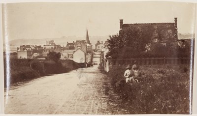 Uitzicht op een Normandische stad, c.1870 door Henri Bevan