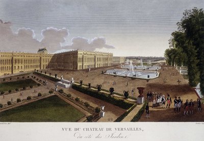 Kasteel van Versailles aan de kant van de tuinen - in 