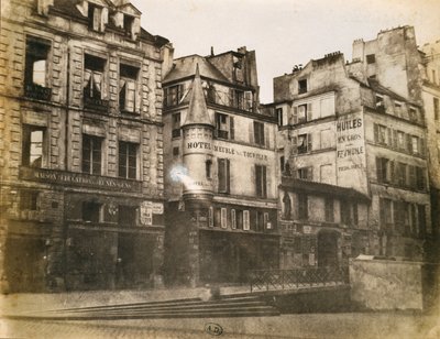 Uitzicht op Parijse straat richting het Hotel de Ville door Henri Jean Louis Le Secq