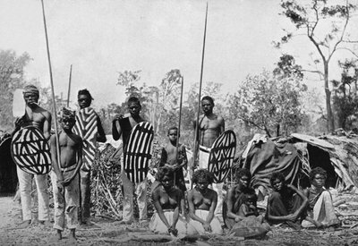 Een groep inboorlingen van Queensland met speren en schilden door Henry King