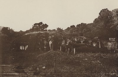 Verwoeste Steden van Ceylon: Rots Tempel bij Polonnaruwa door Henry W. Cave
