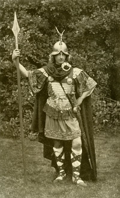 Voorstelling van Koning Arthur in het kostuum van een Britse stamhoofd, zesde eeuw AD, 1924 door Herbert Norris