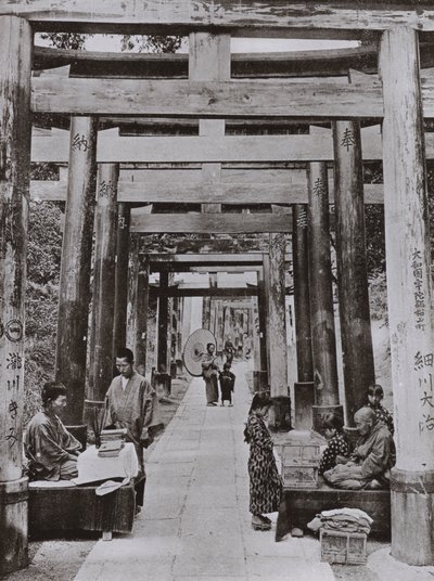 Een Laan van Torii bij Inari Tempel door Herbert Ponting