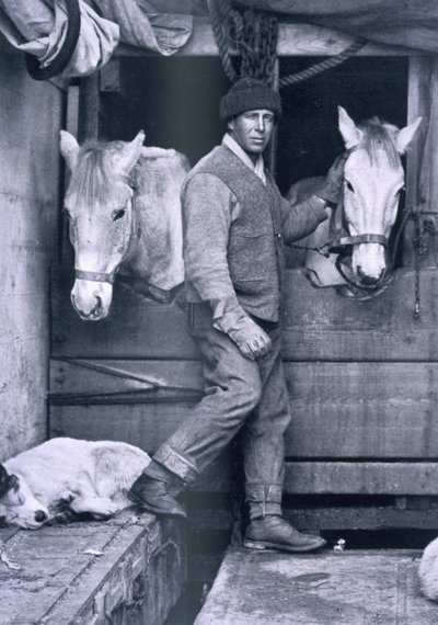 Kapitein Oates en twee van de pony