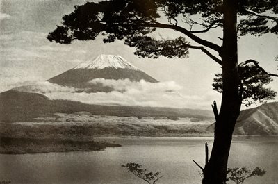 Fuji vanaf het Meer Motosu door Herbert Ponting