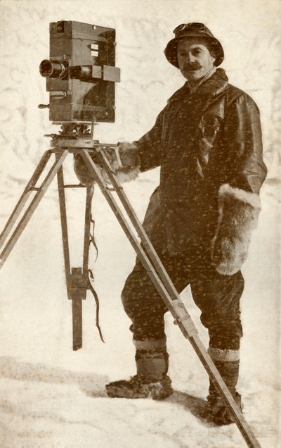 H. G. Ponting en een van zijn Cinematograafcamera