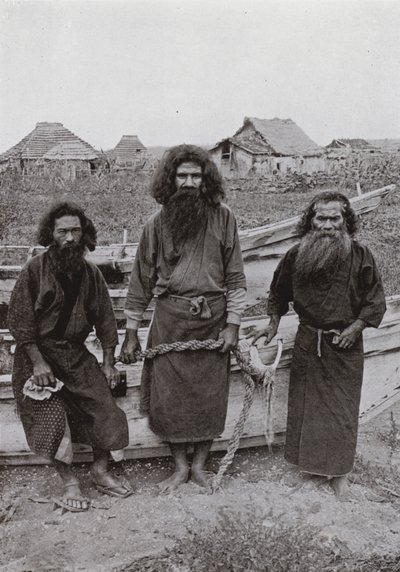 Happukonno, de Jager (in het midden), en twee Ainu Vissers door Herbert Ponting