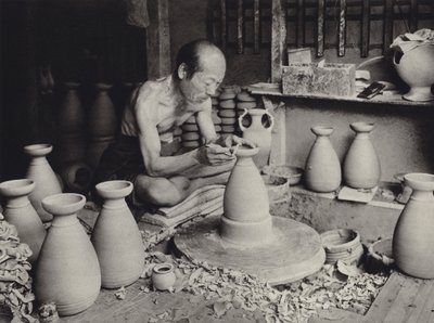Japan in de jaren 1920: Potter aan het werk door Herbert Ponting
