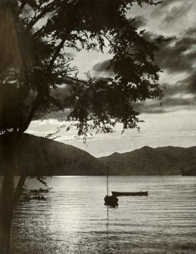 Lake Chuzenji, 1910 door Herbert Ponting