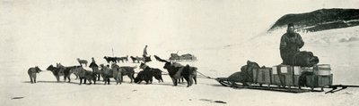 Meares en Demetri met hun hondenteams vertrekken van Hut Point, ca. 1911, 1913 door Herbert Ponting