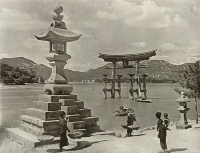 Miyajima, 1910 door Herbert Ponting