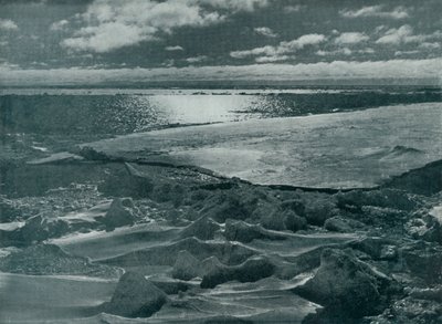 Maanlicht in het pakijs, c1910-1913, 1913 door Herbert Ponting
