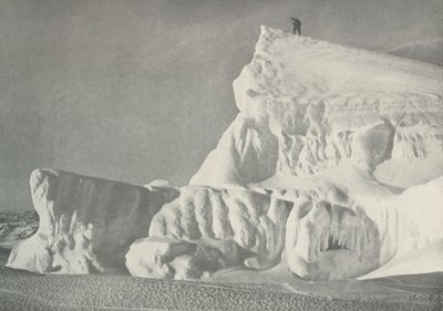 Op de top van een ijsberg, ca. 1911, 1913 door Herbert Ponting