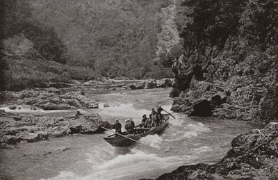 De stroomversnellingen van de Katsura-gawa (zw/w foto) door Herbert Ponting