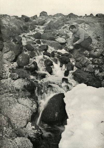 Een fenomeen - Een zoetwaterwaterval, c1910-1913 door Herbert Ponting