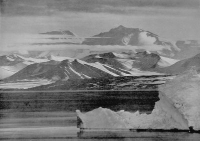 Telefotografie van de Mount Lister Scarp, 10 februari 1911 door Herbert Ponting