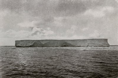 De Eerste IJsberg, ca. 1910, 1913 door Herbert Ponting
