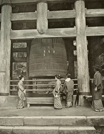 De Grote Klok in de Chio-In Tempel, 1910 door Herbert Ponting