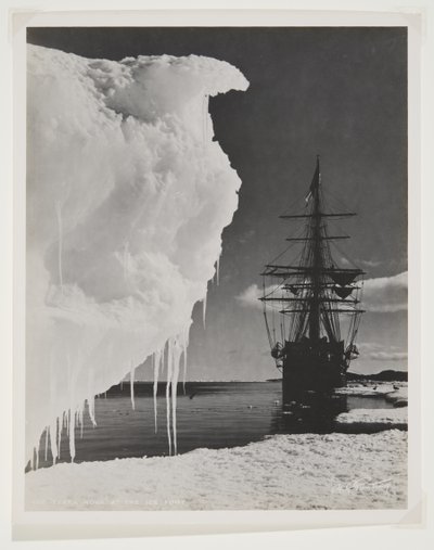 De Terra Nova bij de ijsvoet door Herbert Ponting