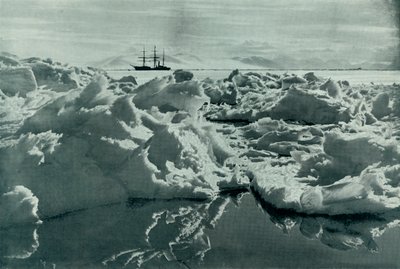 De Terra Nova in McMurdo Sound, ca. 1910-1913, 1913 door Herbert Ponting