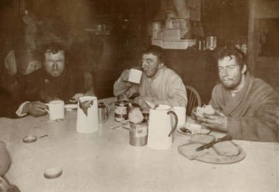 Wilson, Bowers en Cherry-Garrard bij hun terugkeer van Cape Crozier, 1 augustus 1911, 1913 door Herbert Ponting