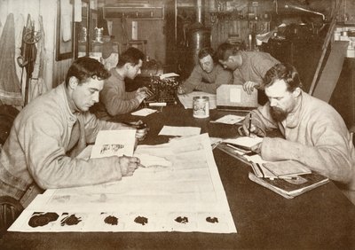 Winterwerk van links naar rechts - Debenham, Cherry-Garrard, Bowers, Evans, Taylor, ca. 1911, 1913 door Herbert Ponting