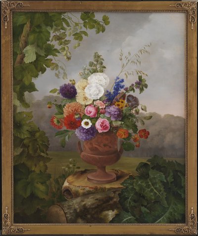 Vaas in Griekse stijl met bloemen, staande op een boomstronk door Hermania Neergaard