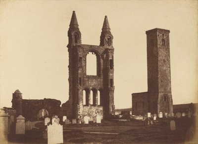 St. Andrews Cathedral, oostgevel en St. Regulus Tower door Hill and Adamson