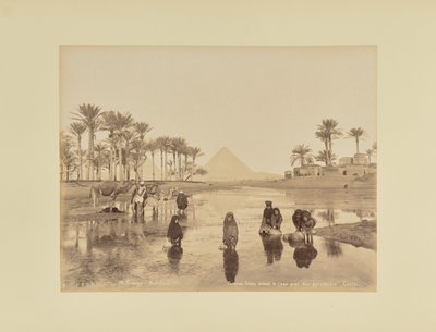 Vrouwen, Fellahs halen water bij de piramiden, Caïro door Hippolyte Arnoux