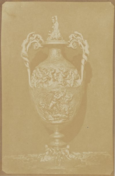 [Sierlijke vaas met handgrepen]. door Hippolyte Bayard