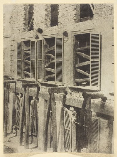 Oud huis in restauratie door Hippolyte Bayard