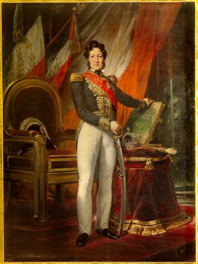 Portret van Louis Philippe 1er (1773-1850), koning van de Fransen met het handvest van 1830. De driekleurige vlaggen achter de koning dragen het motto 