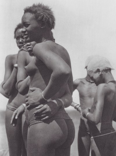 Afrika: Nuer meisjes en kinderen door Hugo Adolf Bernatzik