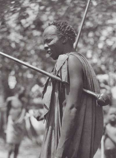 Afrika: Shilluk krijger met knuppel door Hugo Adolf Bernatzik