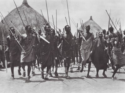 Afrika: Shilluk krijgers bestormen het graf van een hoofdman door Hugo Adolf Bernatzik