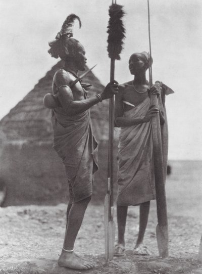 Afrika: Shilluks in feestkleding door Hugo Adolf Bernatzik