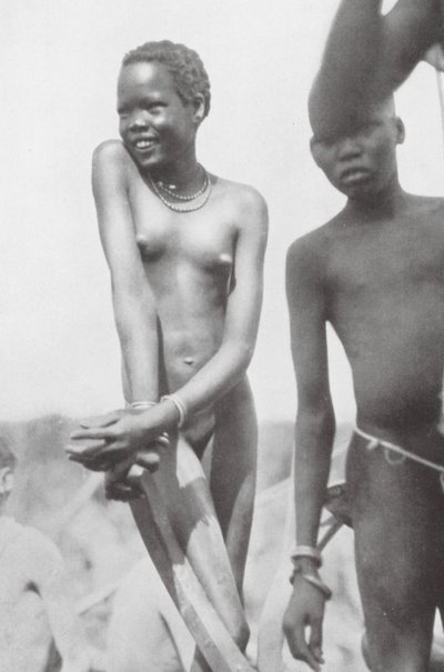 Nuer, meisje en jongen door Hugo Adolf Bernatzik